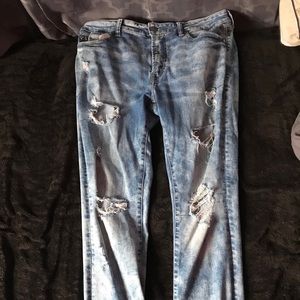 Light wash ripped American eagle jeans